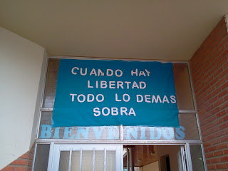 Escuela Jesuita "Manuel Belgrano". ¿¿¿¿¿Qué sobra?????